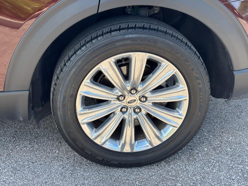 Ford Explorer Vehicle Full-screen Gallery Image 10