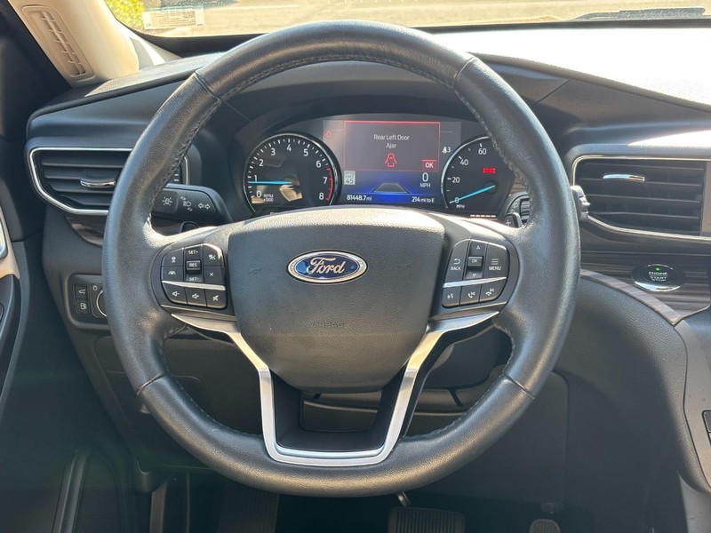 Ford Explorer Vehicle Full-screen Gallery Image 16