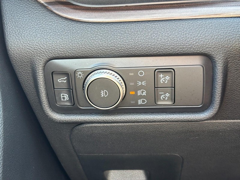 Ford Explorer Vehicle Full-screen Gallery Image 19