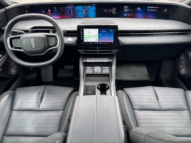 Lincoln Nautilus Vehicle Full-screen Gallery Image 14