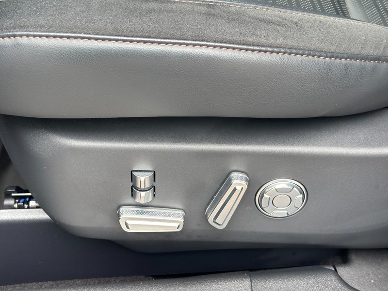 Lincoln Nautilus Vehicle Full-screen Gallery Image 16