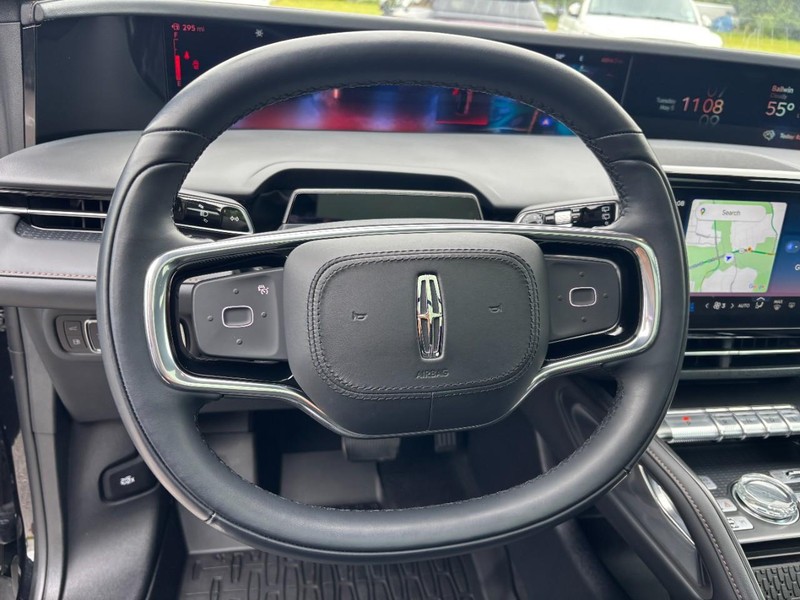 Lincoln Nautilus Vehicle Full-screen Gallery Image 18
