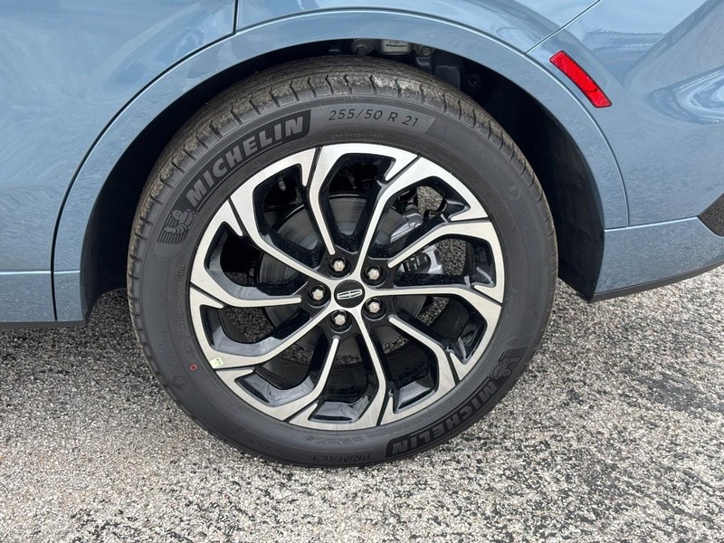 Lincoln Nautilus Vehicle Full-screen Gallery Image 10