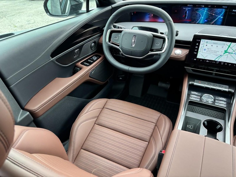 Lincoln Nautilus Vehicle Full-screen Gallery Image 12