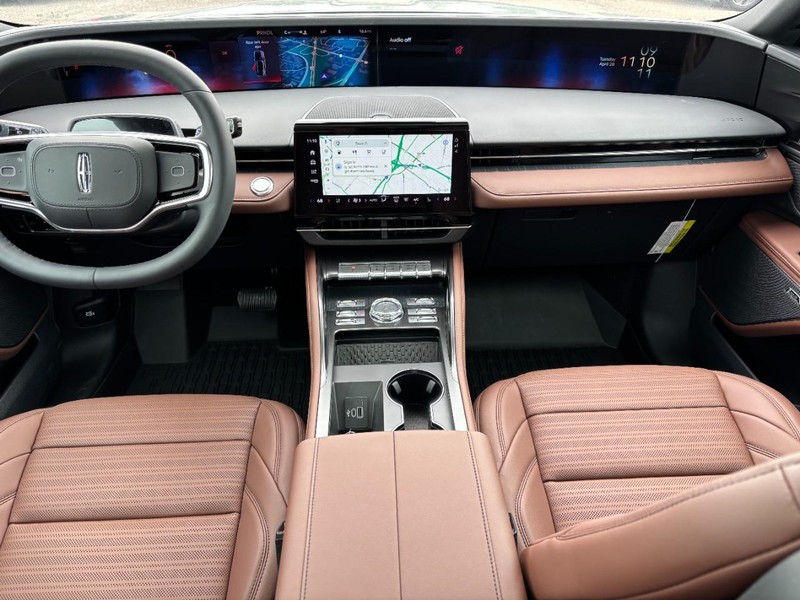 Lincoln Nautilus Vehicle Full-screen Gallery Image 13