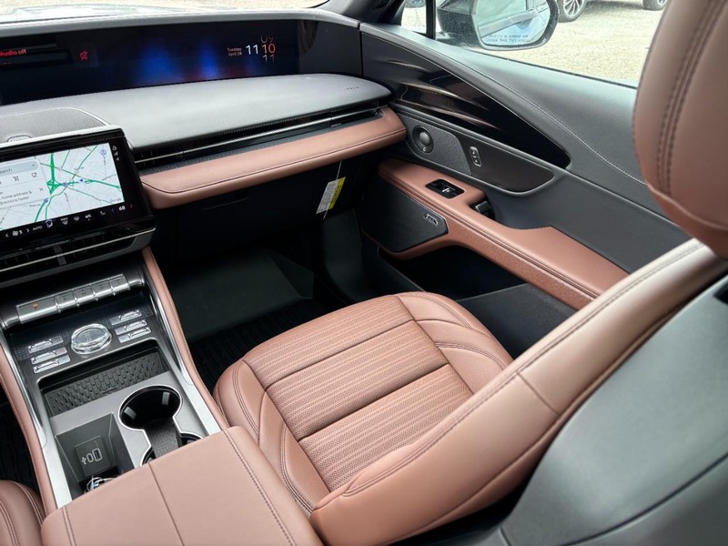 Lincoln Nautilus Vehicle Full-screen Gallery Image 14