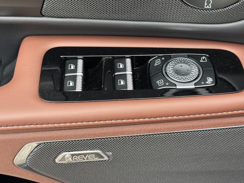 Lincoln Nautilus Vehicle Full-screen Gallery Image 16
