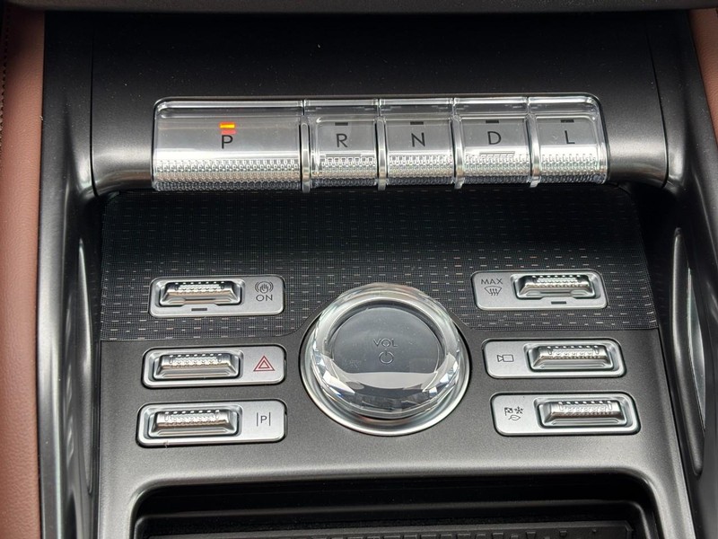 Lincoln Nautilus Vehicle Full-screen Gallery Image 23