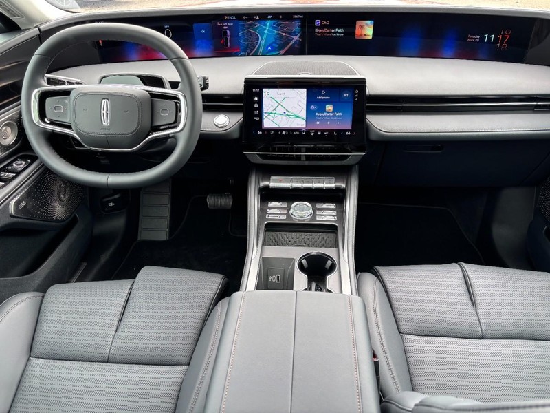 Lincoln Nautilus Vehicle Full-screen Gallery Image 13