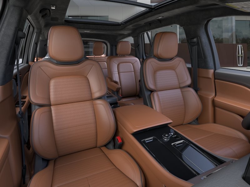 Lincoln Aviator Vehicle Full-screen Gallery Image 11