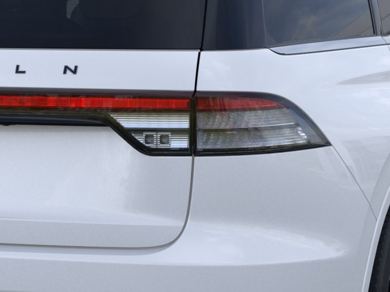 Lincoln Aviator Vehicle Full-screen Gallery Image 22