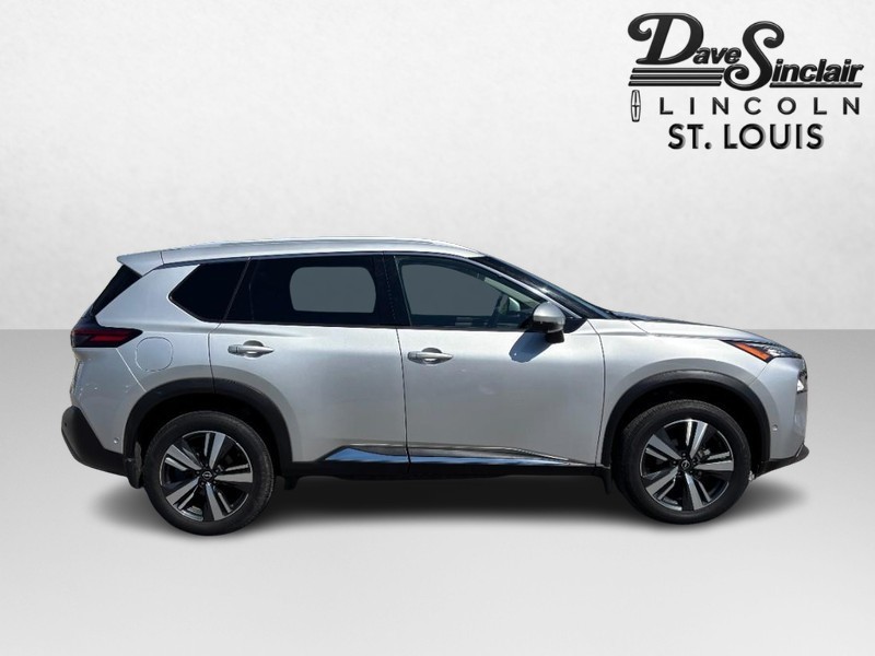 Nissan Rogue Vehicle Full-screen Gallery Image 02