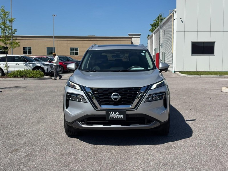 Nissan Rogue Vehicle Full-screen Gallery Image 09
