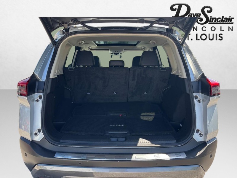 Nissan Rogue Vehicle Full-screen Gallery Image 10
