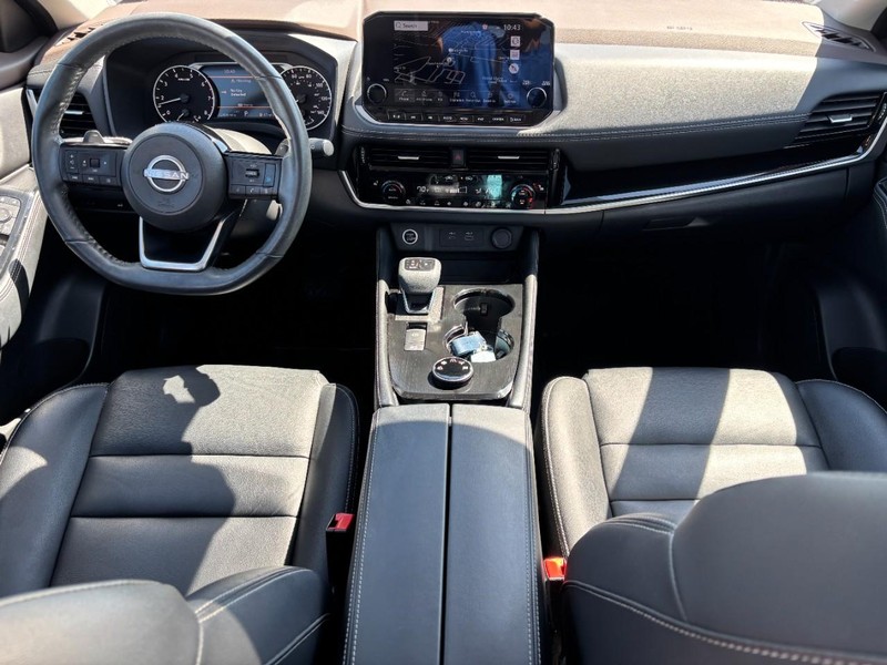 Nissan Rogue Vehicle Full-screen Gallery Image 14