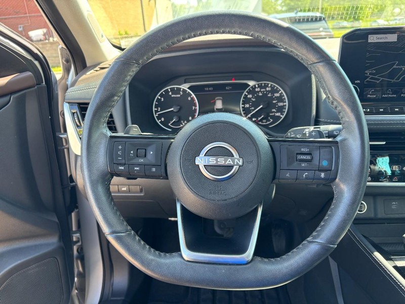 Nissan Rogue Vehicle Full-screen Gallery Image 18