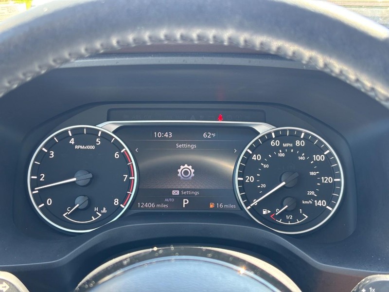 Nissan Rogue Vehicle Full-screen Gallery Image 19