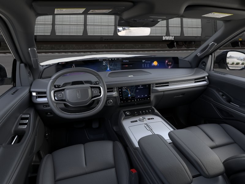 Lincoln Navigator Vehicle Full-screen Gallery Image 10