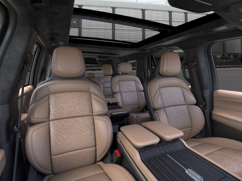 Lincoln Navigator L Vehicle Full-screen Gallery Image 11