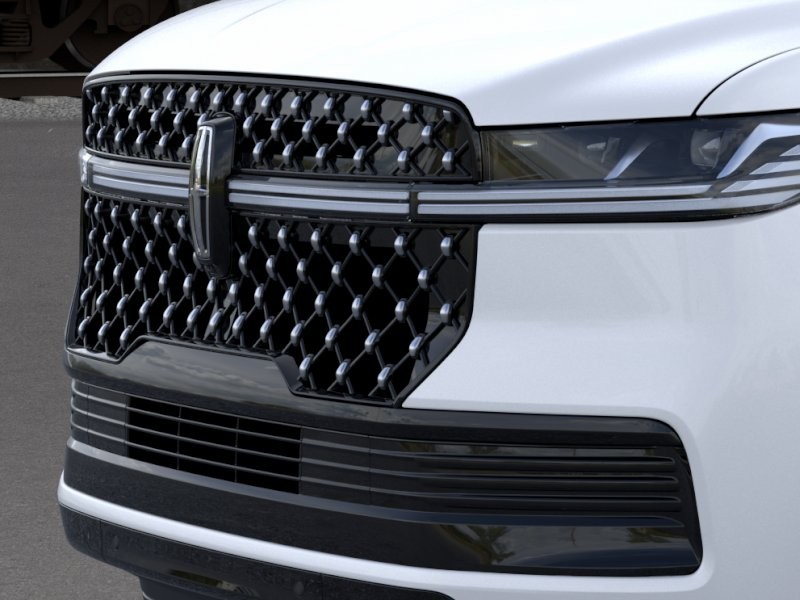 Lincoln Navigator L Vehicle Full-screen Gallery Image 18