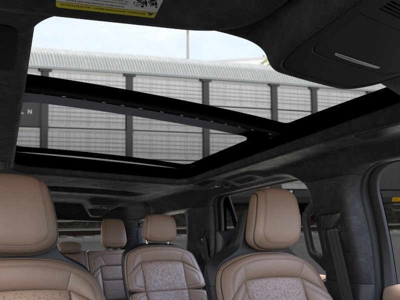 Lincoln Navigator L Vehicle Full-screen Gallery Image 23