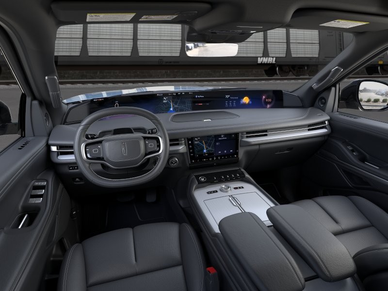 Lincoln Navigator Vehicle Full-screen Gallery Image 10