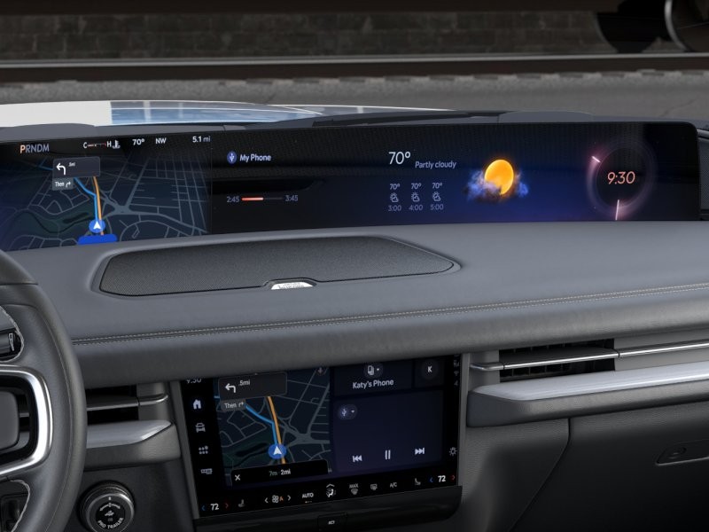 Lincoln Navigator Vehicle Full-screen Gallery Image 15