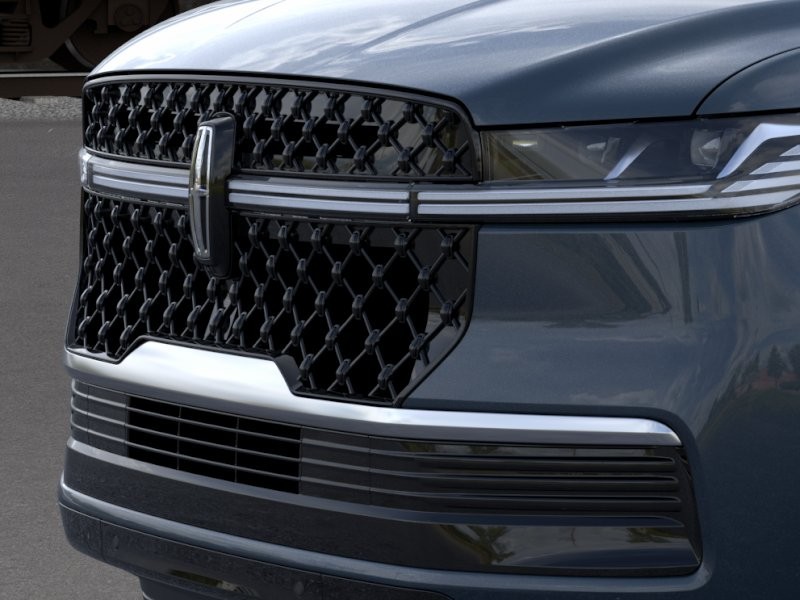 Lincoln Navigator Vehicle Full-screen Gallery Image 18