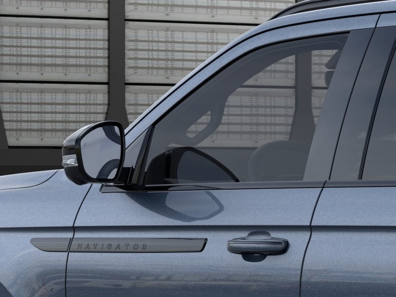 Lincoln Navigator Vehicle Full-screen Gallery Image 21