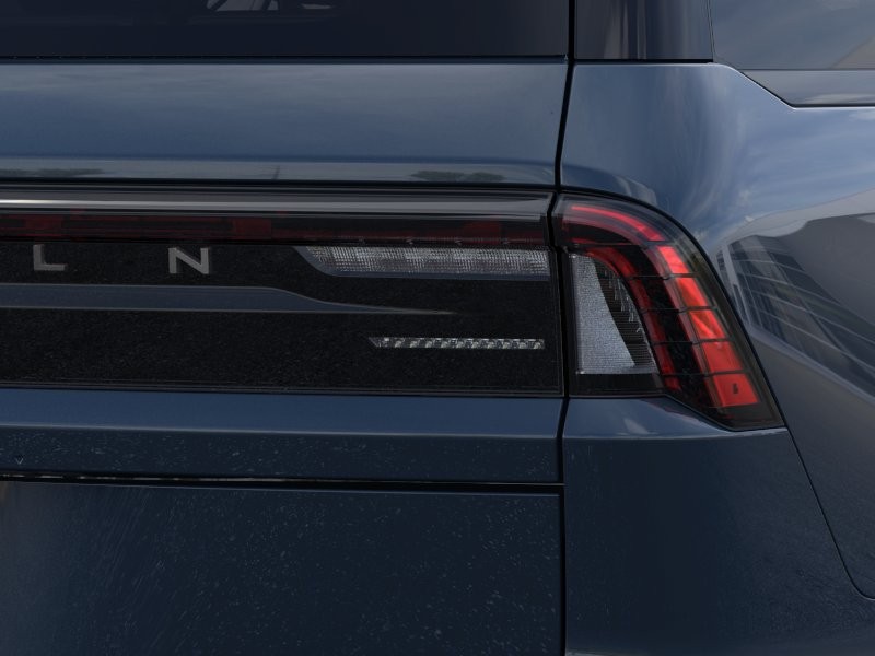 Lincoln Navigator Vehicle Full-screen Gallery Image 22