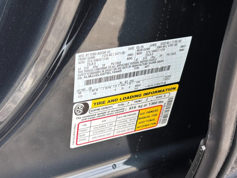 Lincoln Navigator Vehicle Full-screen Gallery Image 25