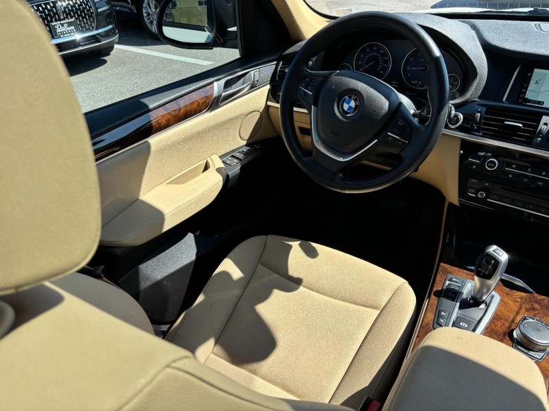 BMW X3 Vehicle Full-screen Gallery Image 12