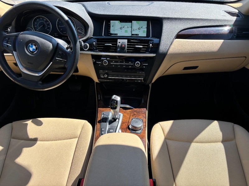 BMW X3 Vehicle Full-screen Gallery Image 13