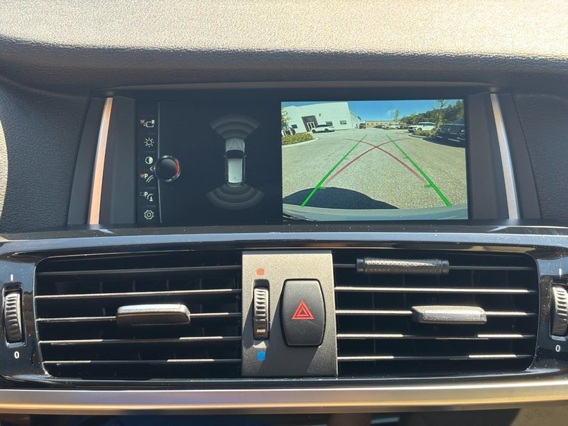 BMW X3 Vehicle Full-screen Gallery Image 20