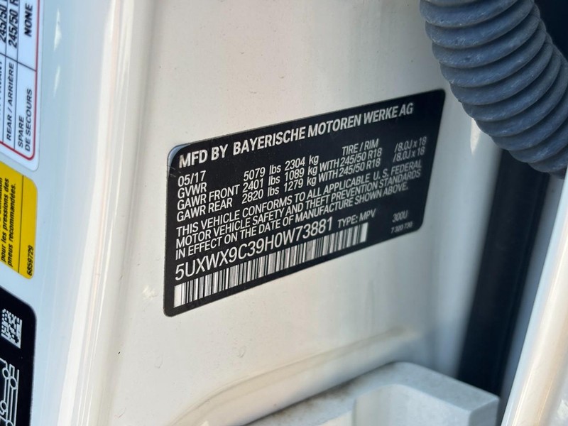 BMW X3 Vehicle Full-screen Gallery Image 22