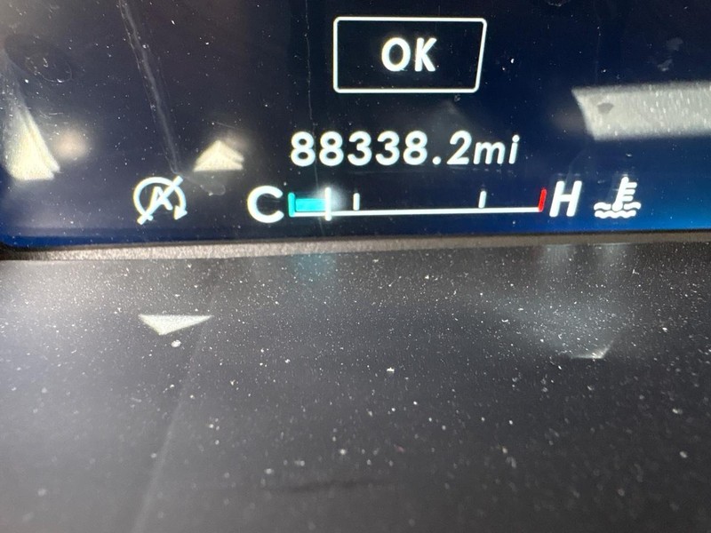 Lincoln Navigator Vehicle Full-screen Gallery Image 07