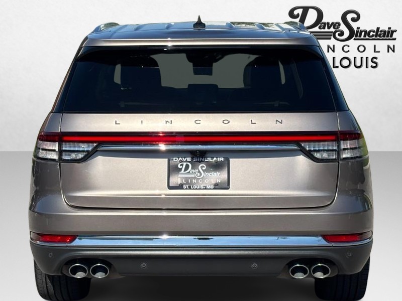 Lincoln Aviator Vehicle Full-screen Gallery Image 04