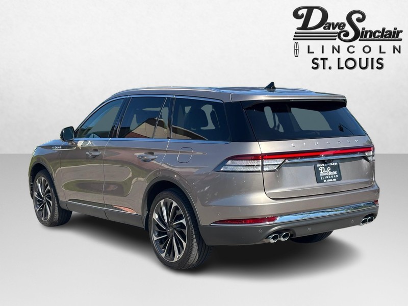 Lincoln Aviator Vehicle Full-screen Gallery Image 05