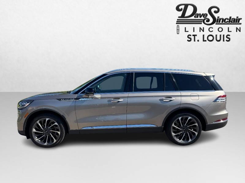 Lincoln Aviator Vehicle Full-screen Gallery Image 06