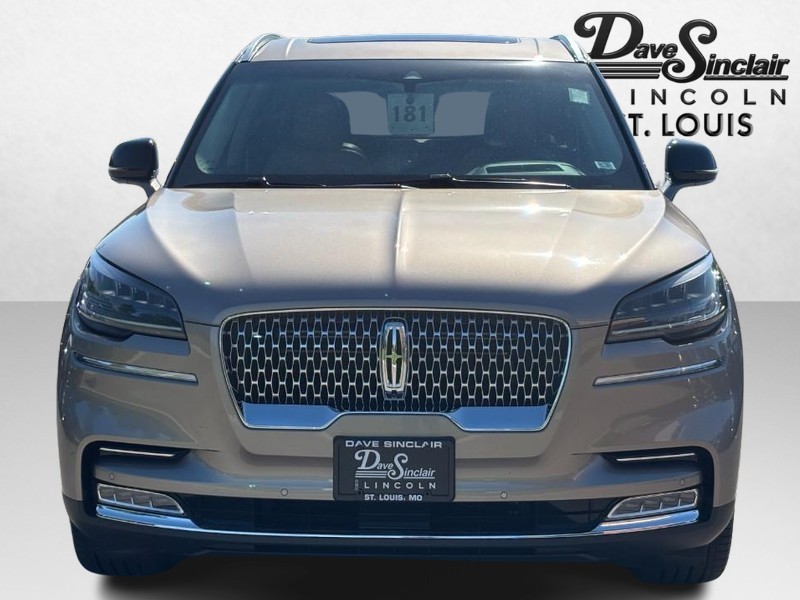 Lincoln Aviator Vehicle Full-screen Gallery Image 09