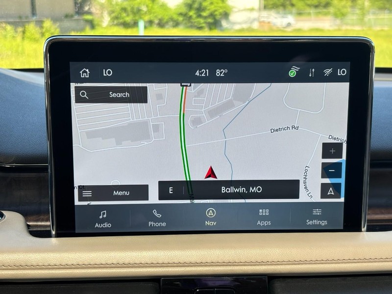 Lincoln Aviator Vehicle Full-screen Gallery Image 21