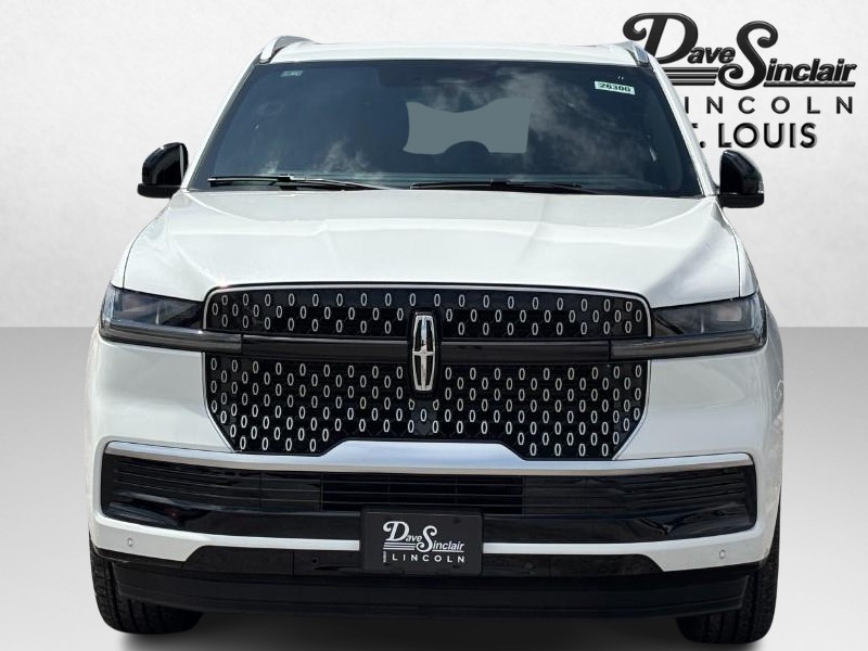 Lincoln Navigator Vehicle Full-screen Gallery Image 09
