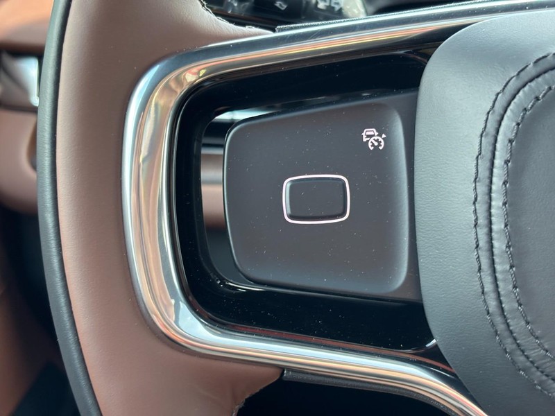 Lincoln Navigator Vehicle Full-screen Gallery Image 18