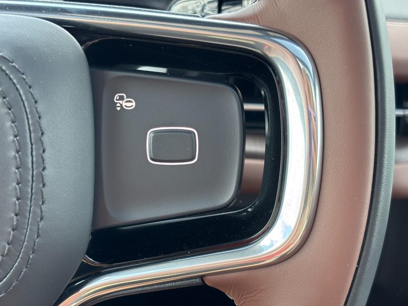 Lincoln Navigator Vehicle Full-screen Gallery Image 19