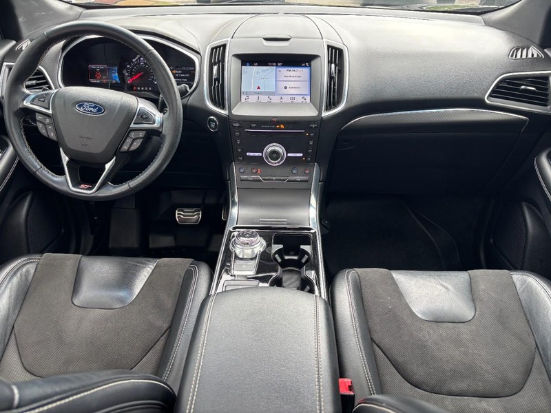 Ford Edge Vehicle Full-screen Gallery Image 14