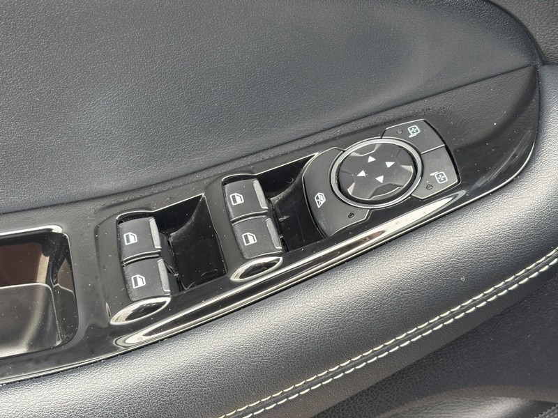 Ford Edge Vehicle Full-screen Gallery Image 17