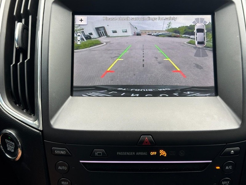 Ford Edge Vehicle Full-screen Gallery Image 21
