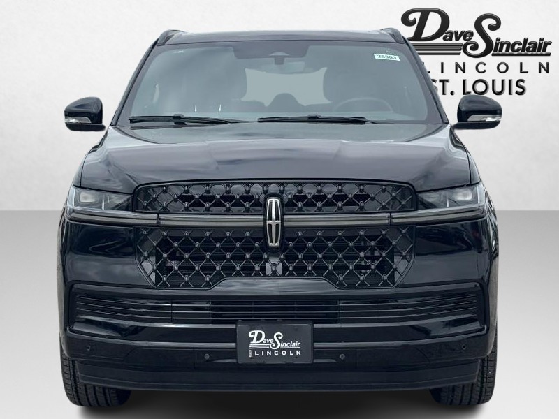 Lincoln Navigator Vehicle Full-screen Gallery Image 09