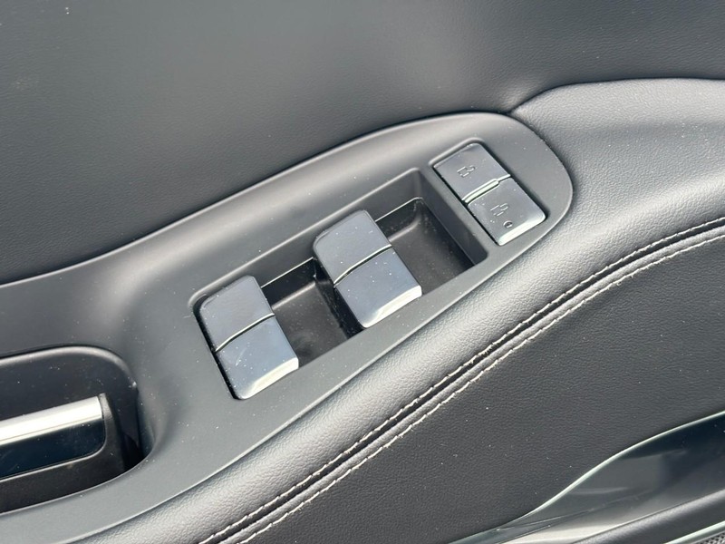 Lincoln Navigator Vehicle Full-screen Gallery Image 17