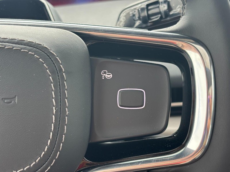 Lincoln Navigator Vehicle Full-screen Gallery Image 19